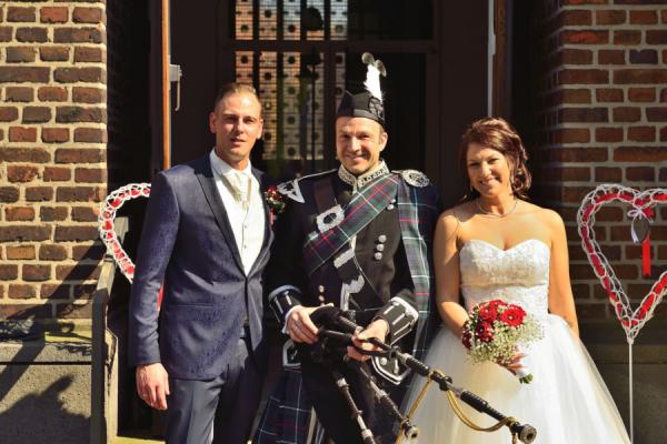 Marc-Steffen-Dudelsackspieler-Auftritt-Köln-Hoehenberg (3)