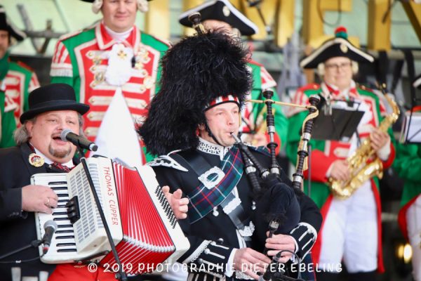 Marc-Steffen-Dudelsackspieler Auftritt Am AlterMarkt in Koeln 2019